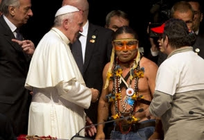 Papa francisco y cuerpo indígena de Bolivia