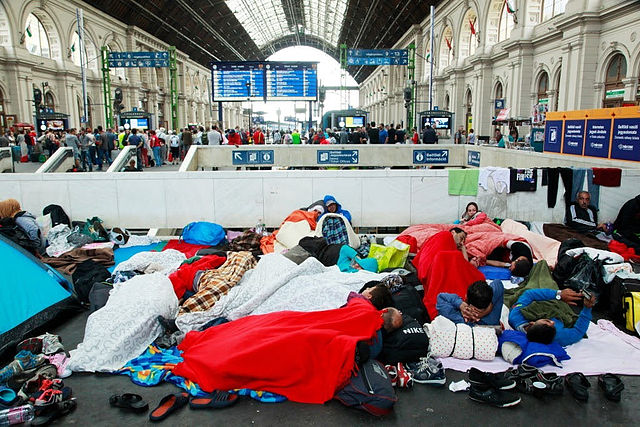 refugees_budapest_keleti_railway_station_2015-09-04_-_wikimedia
