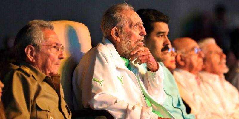 Fidel Castro asiste a celebración por sus 90 años en La Habana