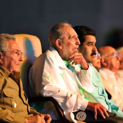Fidel Castro asiste a celebración por sus 90 años en La Habana