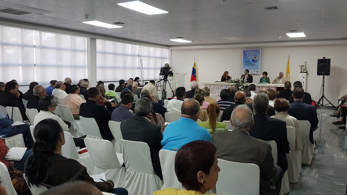 obispos-y-laicos-buscan-dar-respuestas-a-los-desafios-actuales