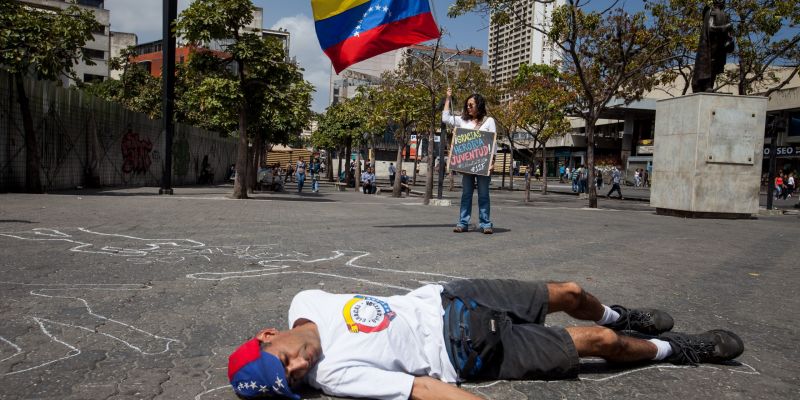 Grupo de familiares de víctimas rinden homenaje a dos años de las protestas contra Gobierno de Maduro