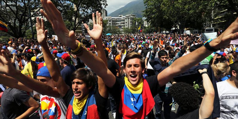 Cientos-Caracas-movimiento-corrupcion-AFP_LNCIMA20140215_0037_31