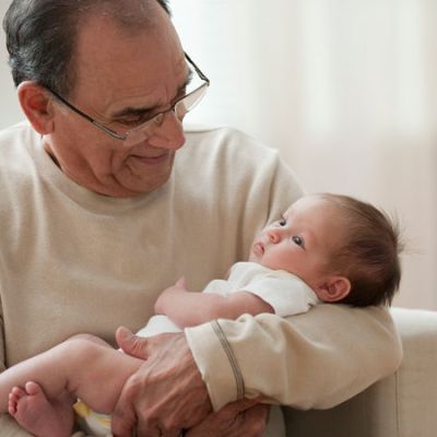 El-bebe-se-queda-con-los-abuelos_reference