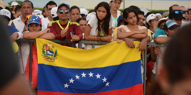web3-venezuelans-colombia-papal-visit-cartagena-flag-dsc_7518-marko-vombergar-aleteia