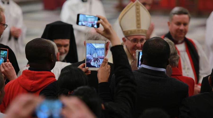 PApaYTelfonos8novembreDanielIACIPrensa