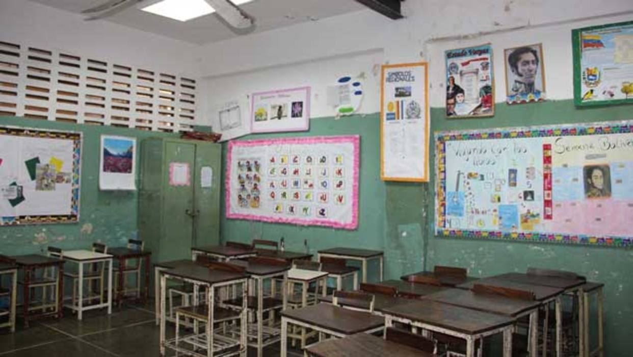 escolares-van-a-pie-a-clases-por-falta-de-transporte