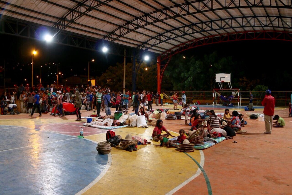 cancha-de-baloncesto-alberga-a-venezolanos-en-cucuta