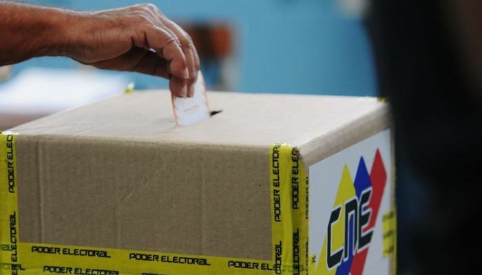 venezolanos-votando