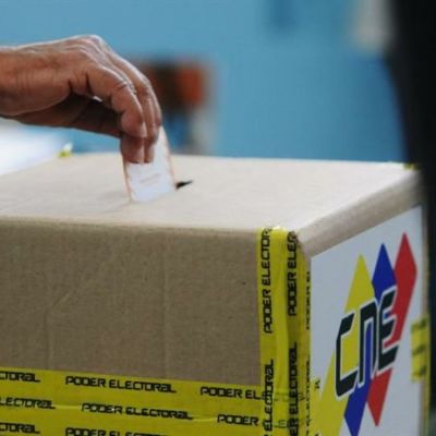 venezolanos-votando