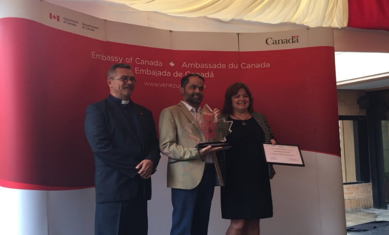 francisco-valencia-recibio-la-9na-edicion-del-premio-de-ddhh-de-la-embajada-de-canada