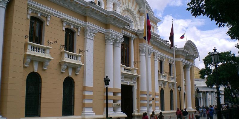 1200px-Cabildo_Municipio_Libertador,_Caracas