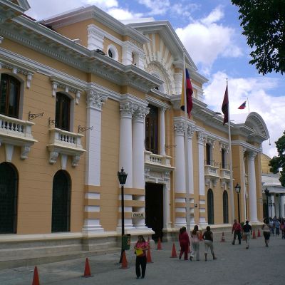 1200px-Cabildo_Municipio_Libertador,_Caracas