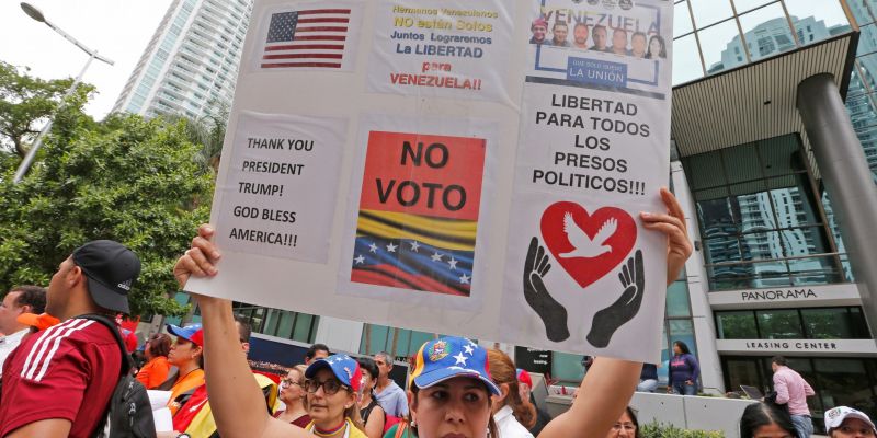 2018-05-20T202714Z_882409646_RC1E12E6E9E0_RTRMADP_3_VENEZUELA-ELECTION-MIAMI-1.x70825