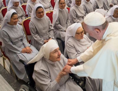 web3-photo-of-the-day-nuns-pope-francis-ap_16268453921355-osservatore-romano-via-afp1