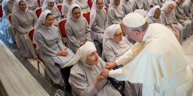 web3-photo-of-the-day-nuns-pope-francis-ap_16268453921355-osservatore-romano-via-afp1