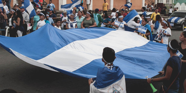 web3-nicaragua-people-street-flag-protest-julio-vannini-cc-by-nc-2-0