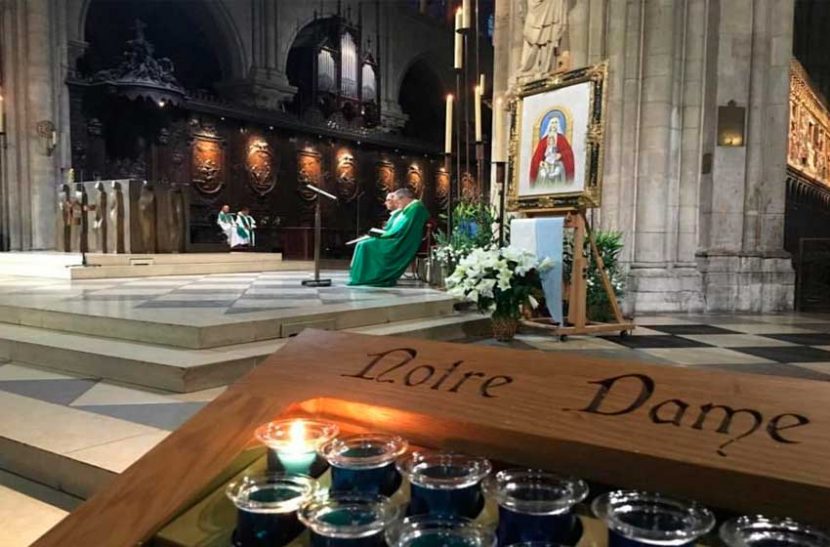 imagen-de-la-virgen-de-coromoto-entro-a-la-catedral-de-notre-dame-de-paris