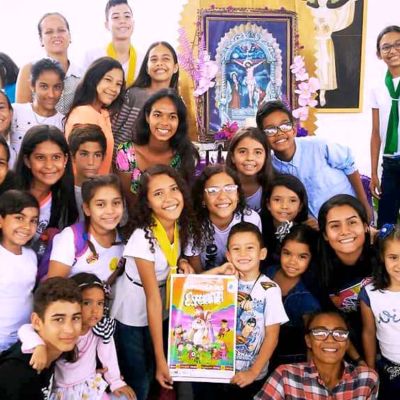 Un millón de Niños Rezando el Rosario (2)