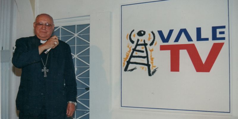 BENDICIÓN SEDE VALE TV, S.E. CARDENAL IGNACIO VELASCO. 4.12.1998