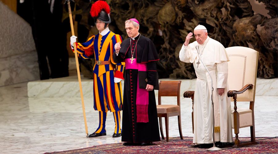 papa-francisco-el-primer-paso-para-rezar-es-ser-humilde