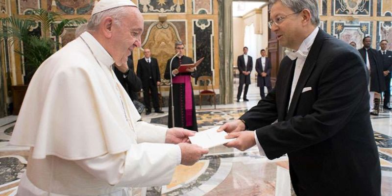 PapaFranciscoCredencialesEmbajadores_VaticanMedia_23052019