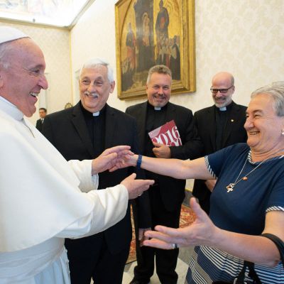 FOTO 4 Entrega de nuestro afecto al Papa