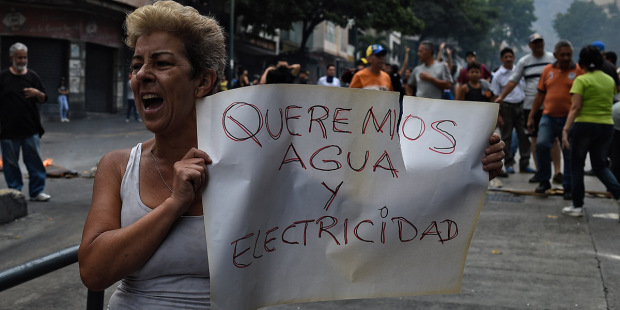 web3-venezuela-outage-electricity-water-protest-000_1f98fg-federico-parra-afp