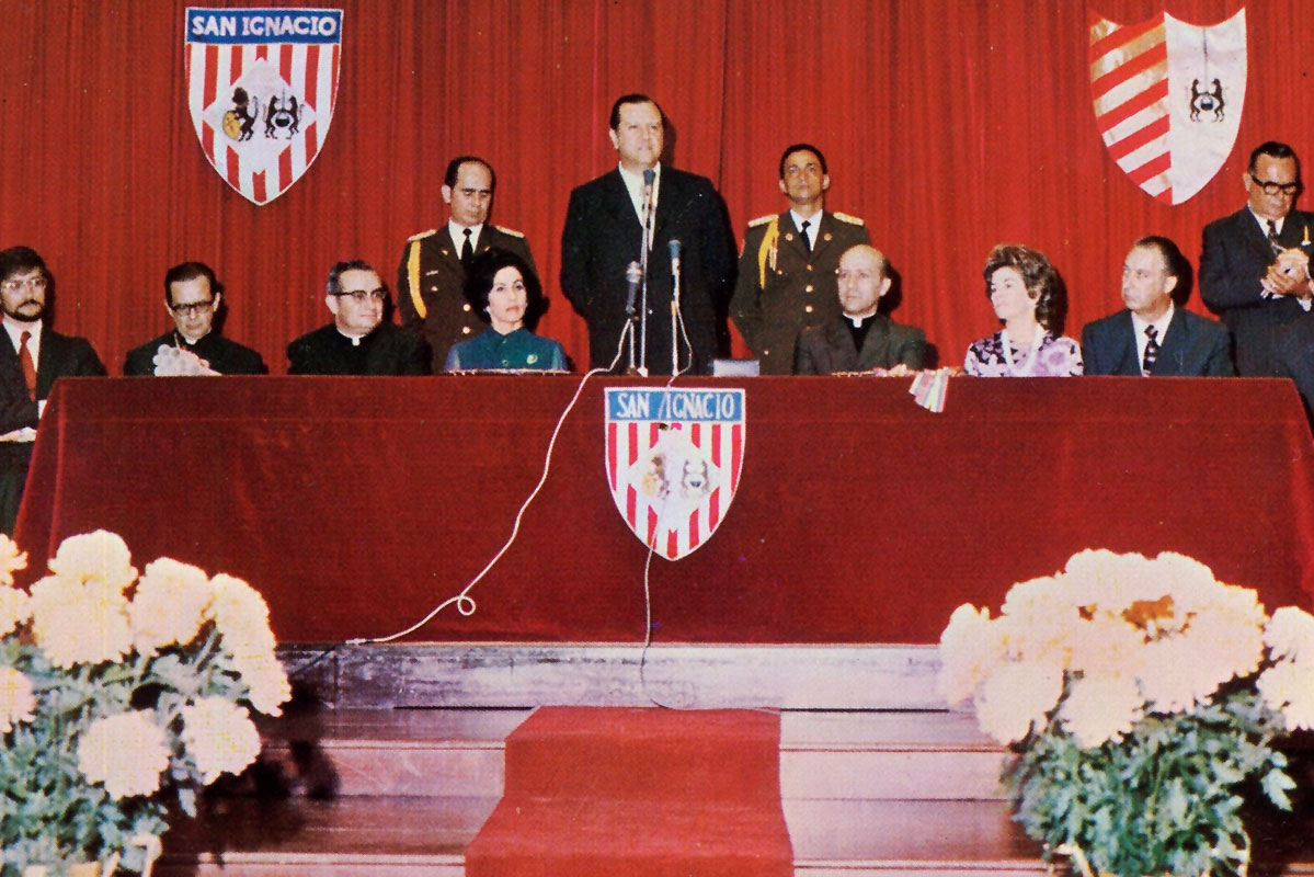 Acto de graduación de bachilleres del Colegio San Ignacio (27 julio 1971). Fuente: Rafael Caldera