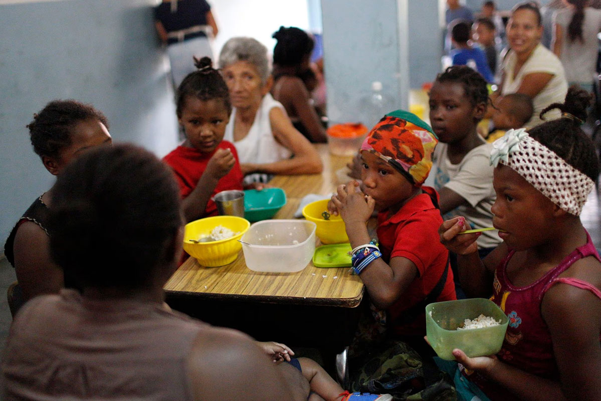 Cocina comunitaria financiada por una ONG en Venezuela Leonardo Fernández Viloria. Getty Images