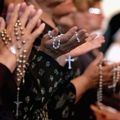 Iraqi Worshippers Pray For Pope John Paul II