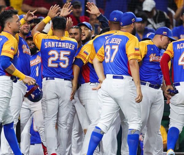 venezuela-gana-su-3er-juego-y-se-mantiene-invicta-en-el-clasico-mundial-de-beisbol-4182
