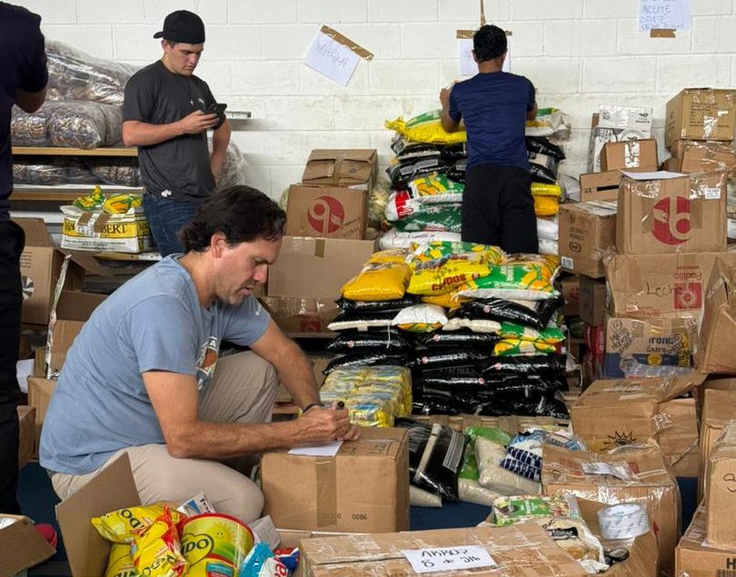 look-at-the-helpers